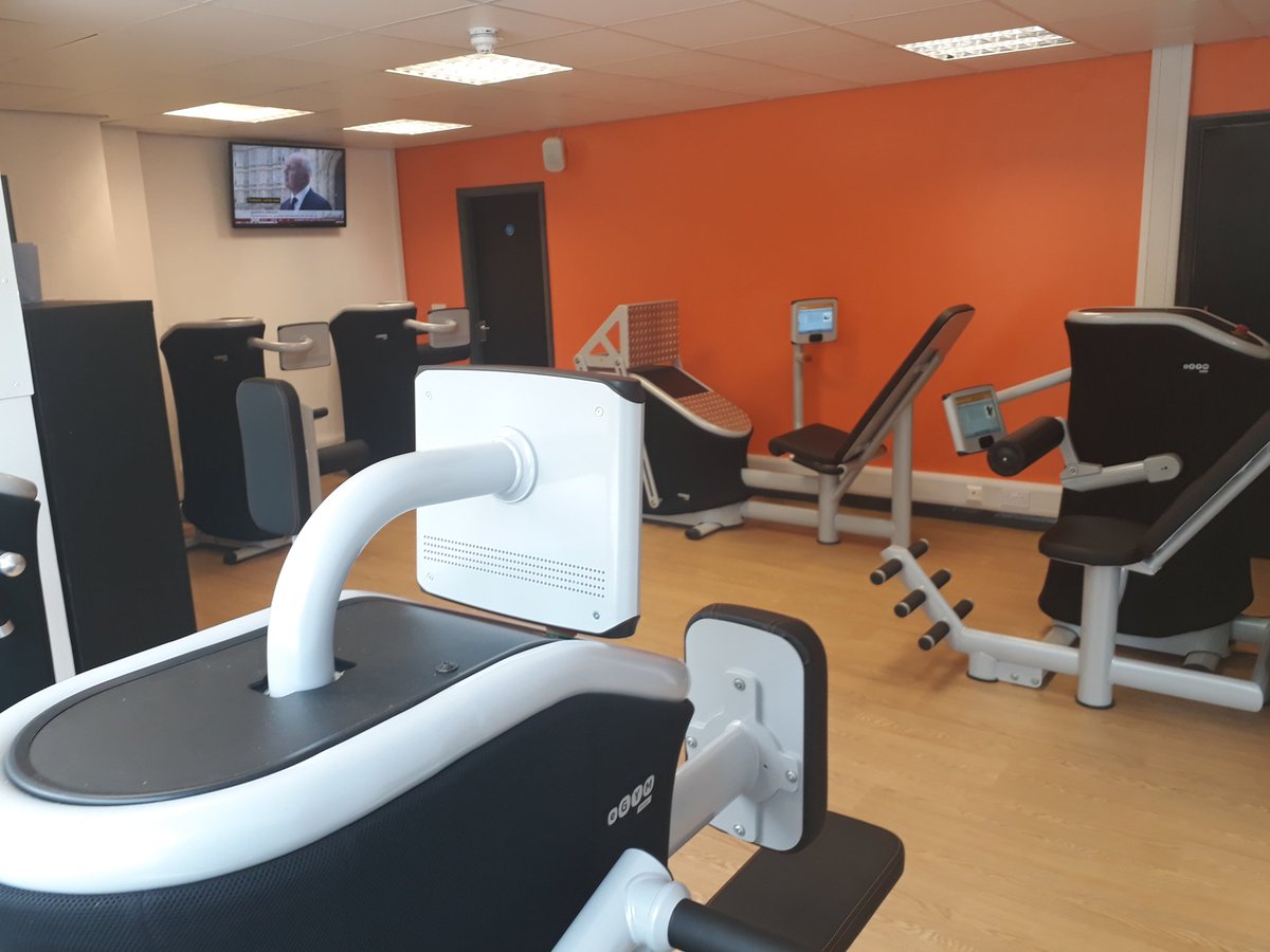 GymJessHay's tweet photo. Was great to see the eGym in our new site Everybody Knutsford, jam packed ! The trainers r patient &amp; motivating fab team @EBLeisure @eGymUK https://t.co/y61wOOGwJc