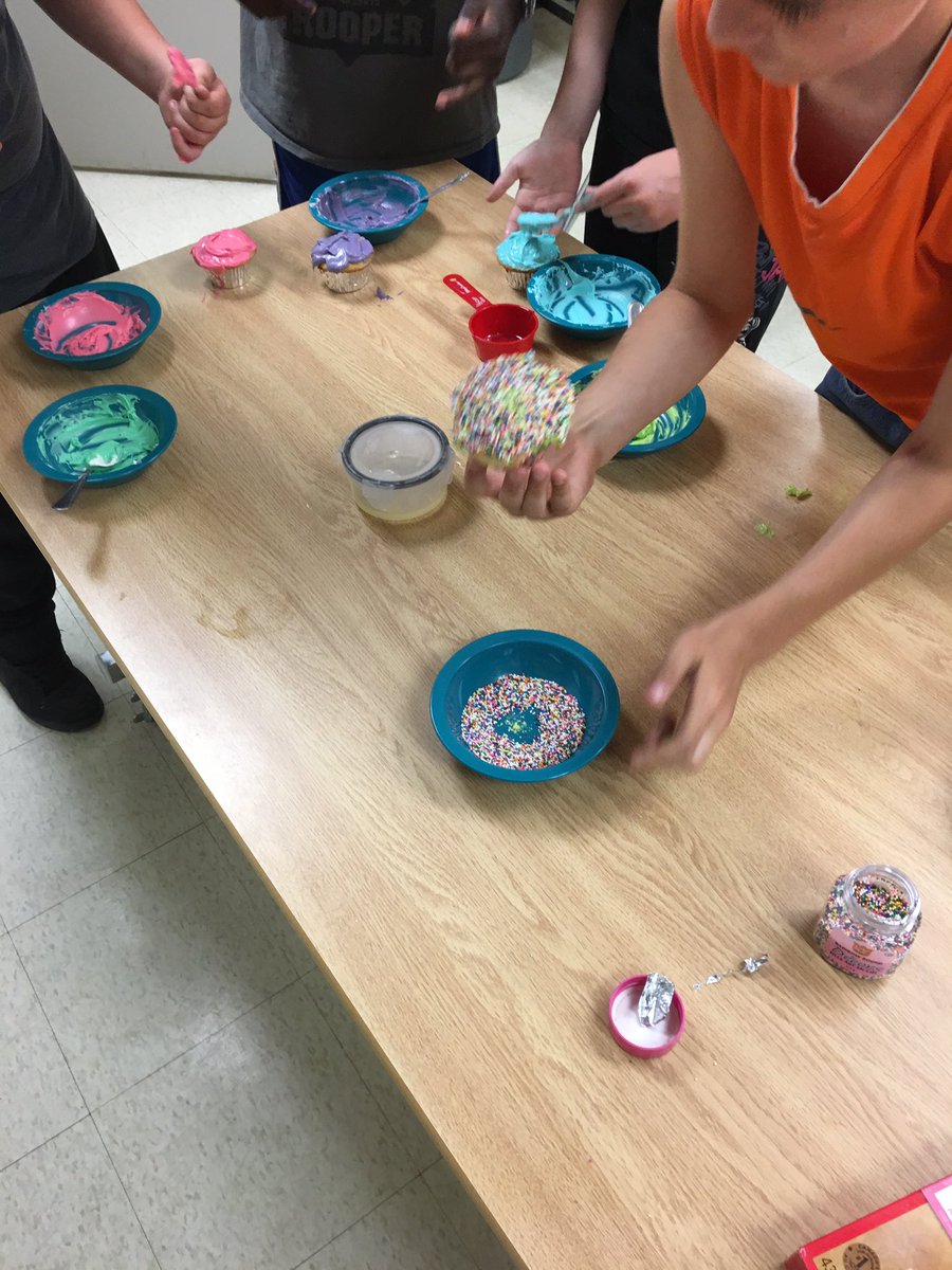 MrsGunson's tweet image. Intentional teaching moment, forgot the 1 cup measuring cup. Final baking #measurementconversion @AllandaleKnight