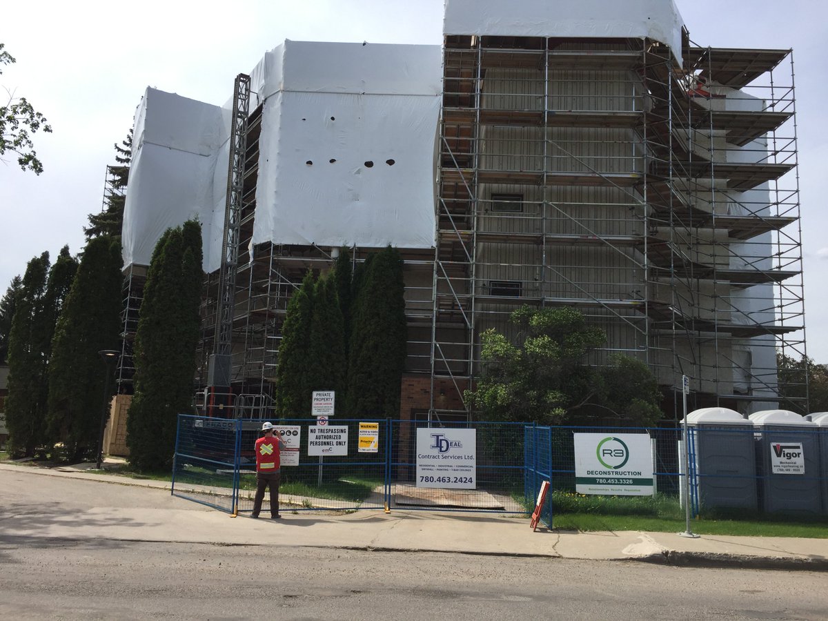 EmceeConstruct's tweet photo. Making progress at Canora Gardens! @GEFSeniors @CityofEdmonton @ECAbuildsYEG @YBGbuildsYEG #yeg #Edmonton #yegbuilds #construction https://t.co/eLwrOzsHNY