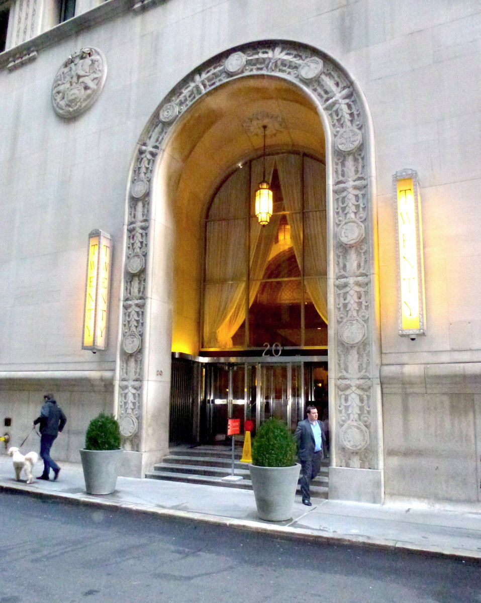 SpiesVespers's tweet photo. #Russian_Spy #Anna_Chapman’s apt bldg, #20_Exchange_Place #NYC, appears in #Spiderrman2, #WallStreet & #InsideMan https://t.co/E5Rtk9pYlD