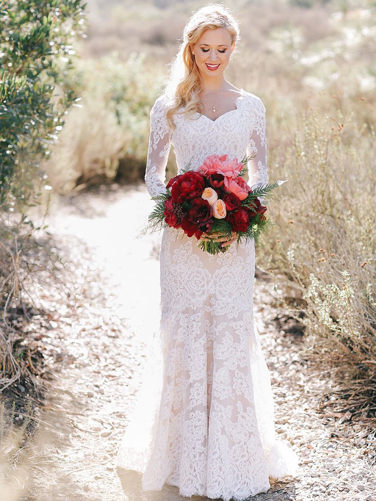 theknot's tweet image. 14 gorgeous lace wedding dresses (with sleeves!) trib.al/3Uo9SFL