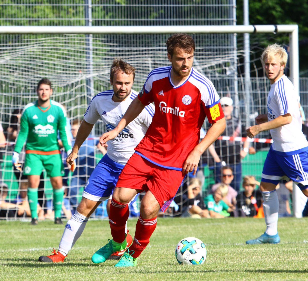 Holstein_Kiel's tweet photo. Halbzeit in Kappeln: #NurHolsteinKiel führt nach Toren von Amara #Condé und Ilir #Azemi mit 2:0. #KSV2Liga #KielAhoi https://t.co/r9iDcKe1Xl
