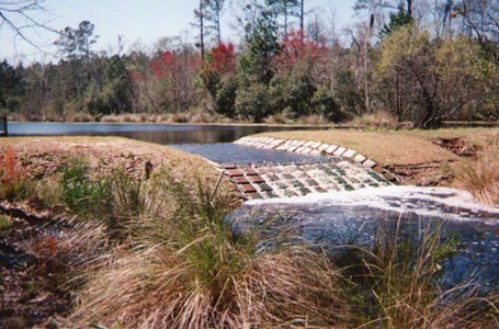 IntErosionContr's tweet photo. Closed Cell Cable Concrete Offers Erosion Control for Spillways. Reliable erosion control for spillways is essential.https://t.co/SrodL717Eh https://t.co/00FiT6iEyj