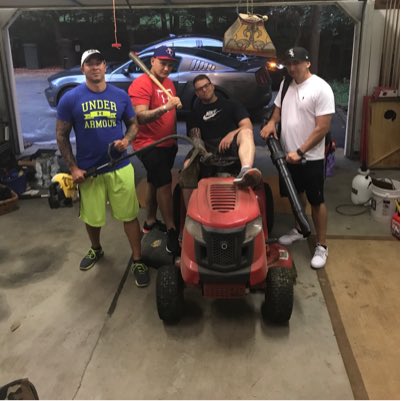 GuysOnMowers's tweet photo. #NewProfilePic #guysonlawnmowers #underarmour #nike #ford #mustang #rangers #whitesox #caterpillar #tattoos IG: GuysOnLawnMowers https://t.co/uxdGzNetkC