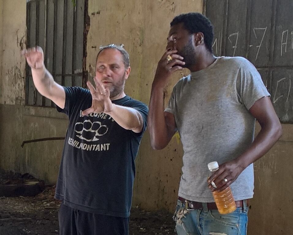 AlexMassmedia's tweet photo. En pleine discussion avec le réal' Christophe Appel ! J-2 avant la sortie du clip! #DevilDeal https://t.co/Oqq0dCkHBd
