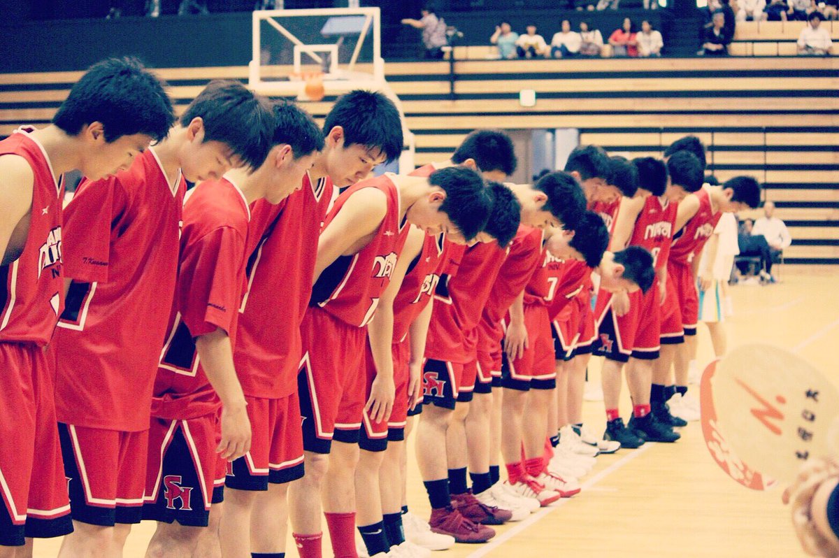 B_dreamer09's tweet photo. 今日で札幌日大バスケ部を引退しました。
プレーでチームのために何かできたわけではないけど、このチームでバスケできて本当によかったです。
ありがとうございました。
後輩達頑張れ！
また0から頑張ります。 https://t.co/EBEBYRvMz2