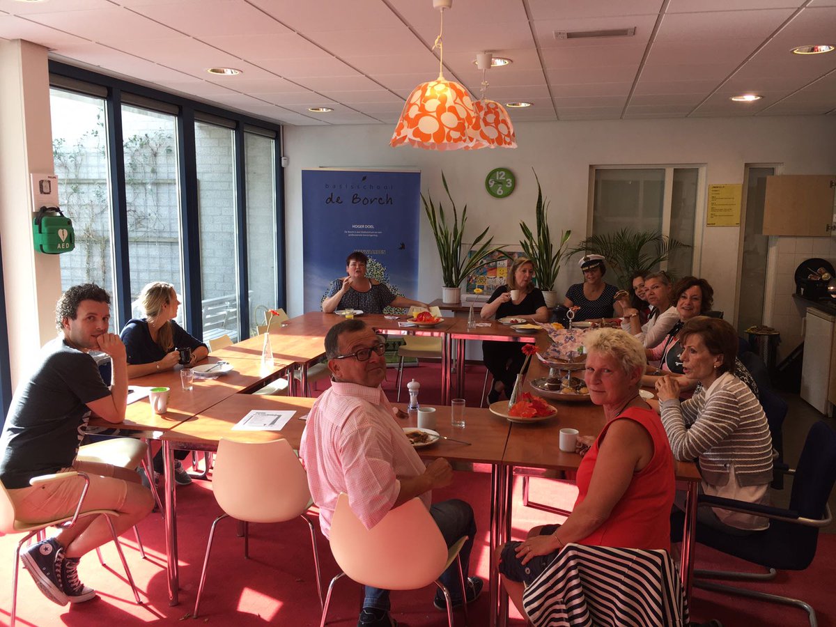 bsdeborch's tweet photo. Uiteraard deed ons lerenteam vanmorgen mee met de landelijke staking. Heel toepasselijk met een Engels ontbijtje! https://t.co/Q0PClUjhQq