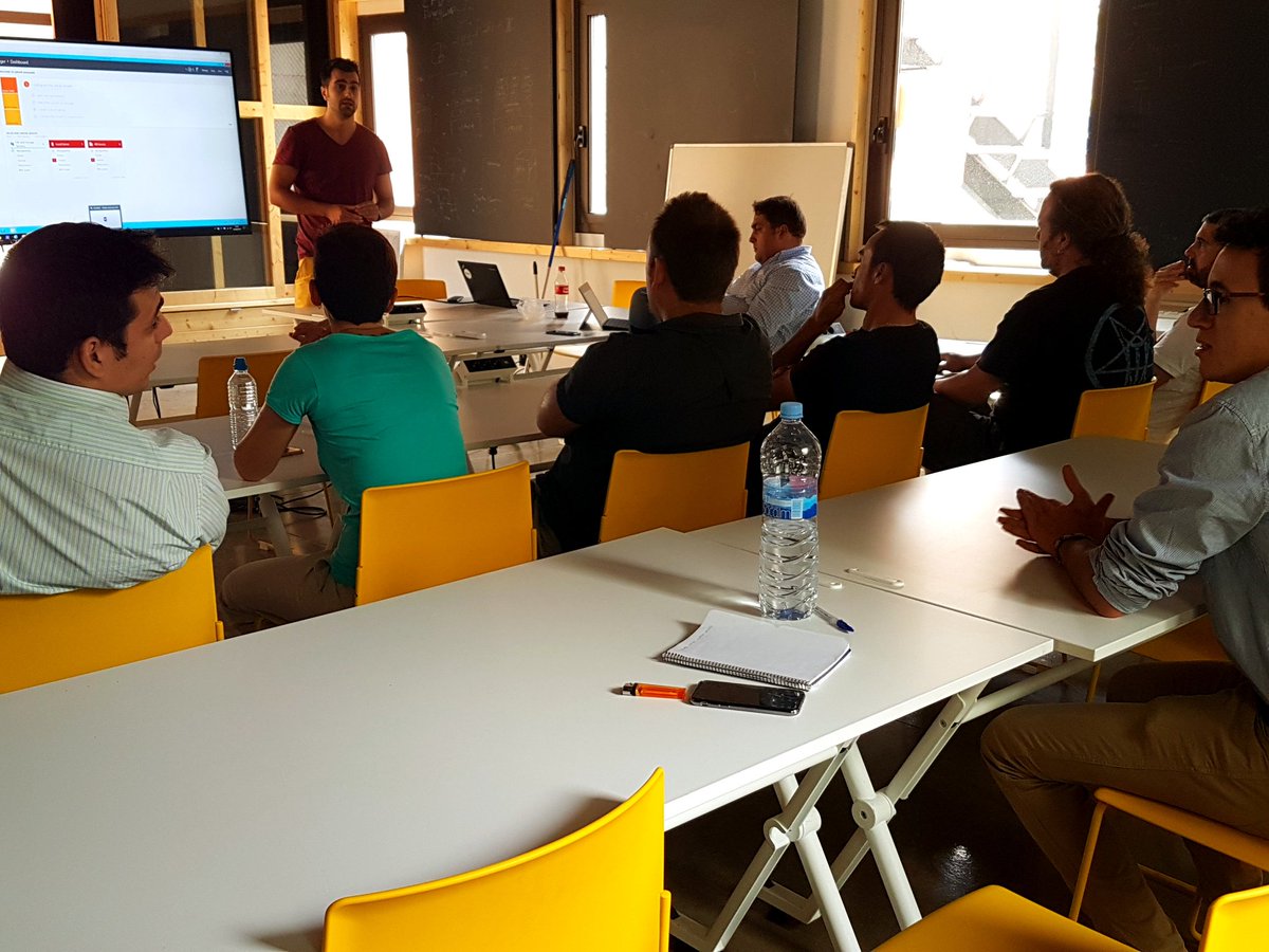 tokiota_IT's tweet photo. Hoy tenemos formación de almacenamiento en la nube híbrida #AzureStorSimple impartida por: @pvelascodom Equipazo de Infra!! https://t.co/13C174tliQ