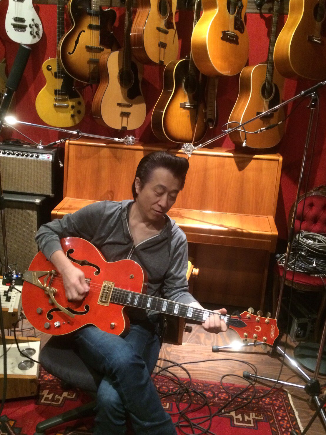 高橋ジョージ 久々に新しいギターを買ってギンギンのロカビリーな曲を作っちゃった 中学生に戻って何時間も弾きまくってワクワクしながら ヒゲも剃ってスッキリ リーゼントだね やっぱ ロックンロールはいいや T Co Knyrsar2pm Twitter