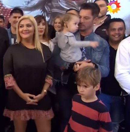 Dcevampiro's tweet photo. EL FANTASMA DE @fabdoman Y @TOMASDENTE CON GLADYS https://t.co/ZMgq9RIvSZ