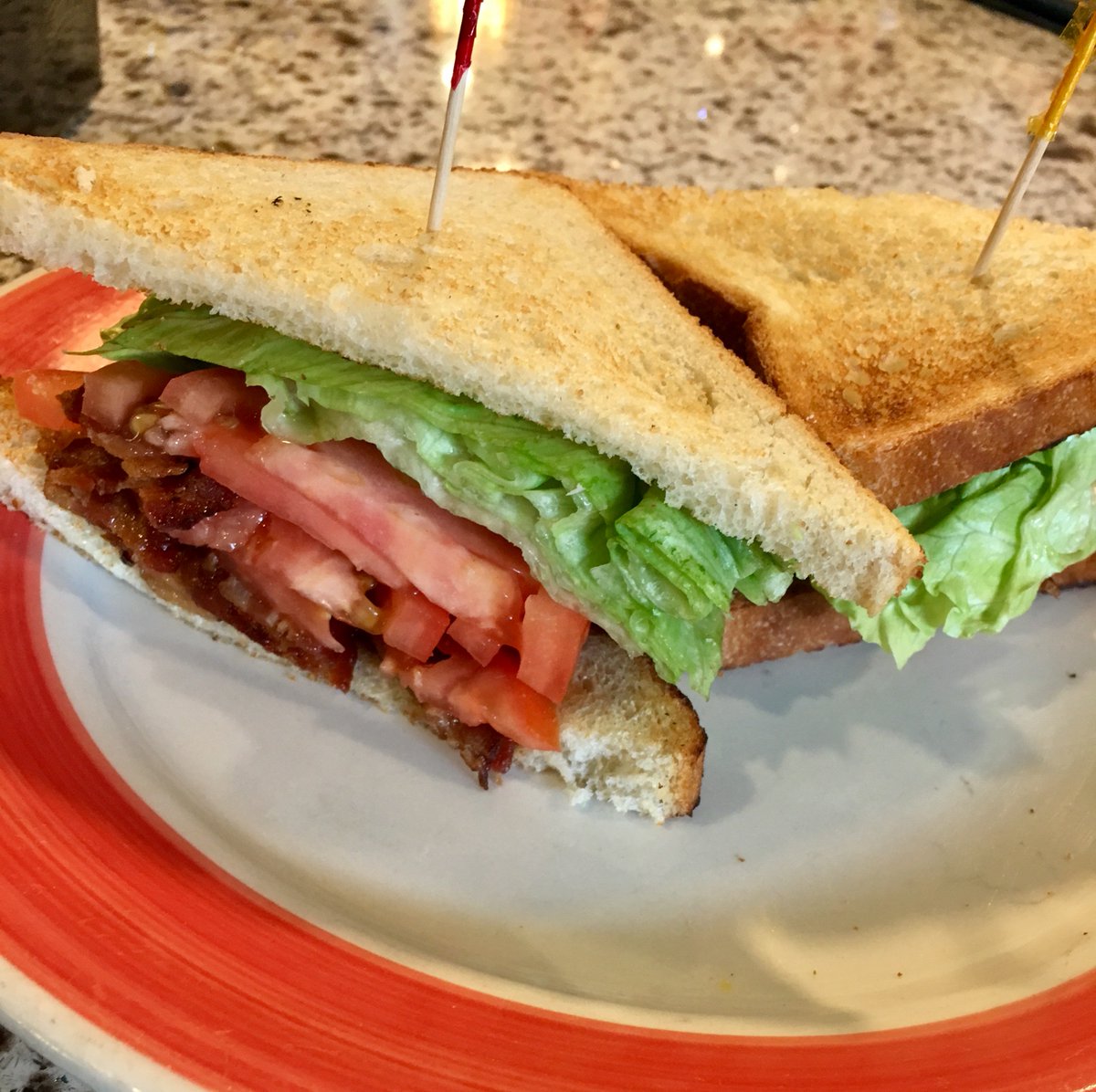redhutdiner's tweet photo. Can’t ever go wrong with a simple yet satisfying BLT 🥓🍅 https://t.co/vyj2fl4kV7