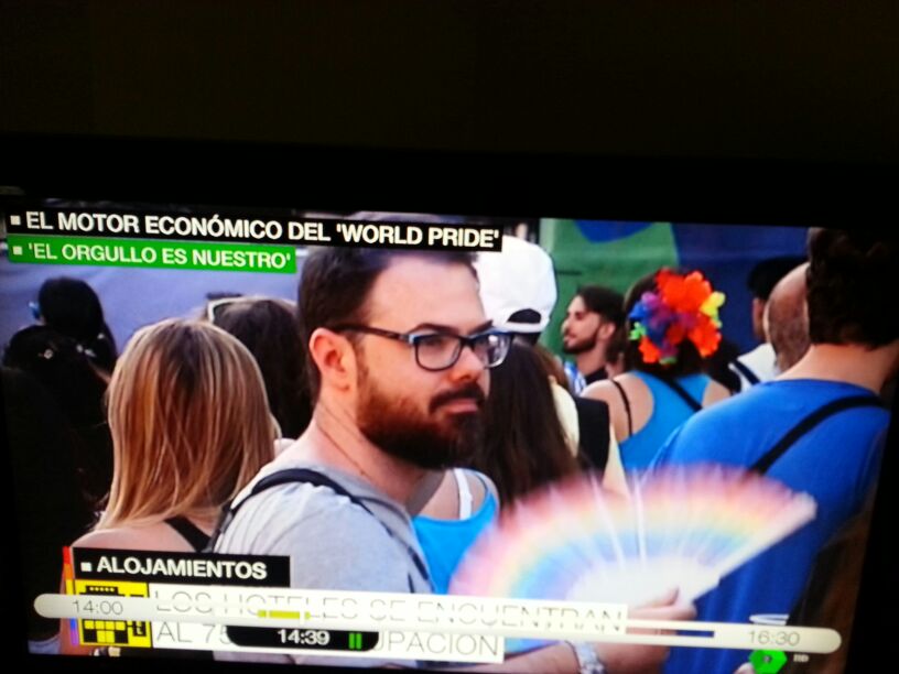 JohnDBabyack's tweet photo. Que @sextaNoticias te saque en imágenes del #Orgullo2016 y te empiece a sonar el móvil...
¡Y listos para el #WorldPride2017! https://t.co/pdrmFeoXwE