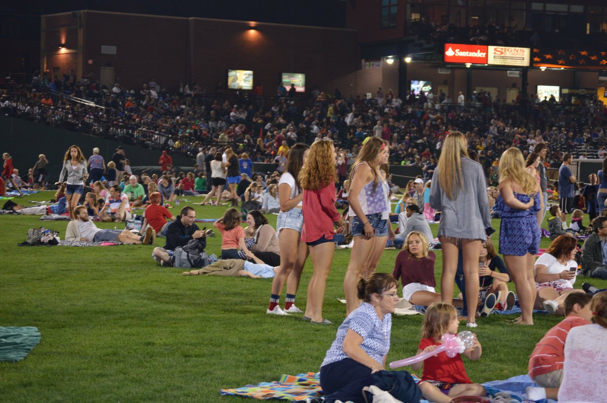 EventiveYork's tweet photo. July4York presented by @YorkTraditions is a free community event thanks to our sponsors such as @bonton! Thank you for your support! https://t.co/1fLqlSs1jf