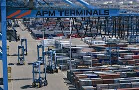Gertjan_RTM's tweet photo. Grote hack bij Maersk legt Rotterdamse containerterminal APM plat.
De containerterminals op de Rotterdamse Maasvlakte liggen stil. https://t.co/mSIWYQZ0Qb