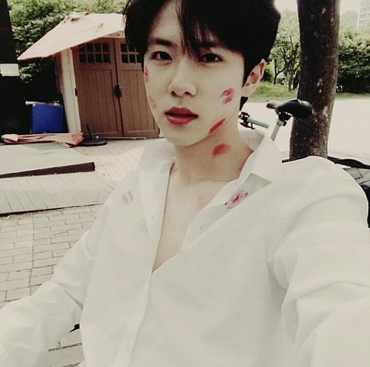 HOT] The person with JBJ's Donghan on the pic with kiss marks on his neck  and chest revealed to be Golden Child's Jibeom - Celebrity News & Gossip -  OneHallyu