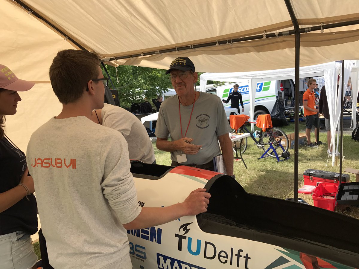 HugoAmmerlaan's tweet photo. #TUDelft #WASUB team doing their final preps for the 1st wet test in the #ISR14 races. https://t.co/jBRi1JdE05