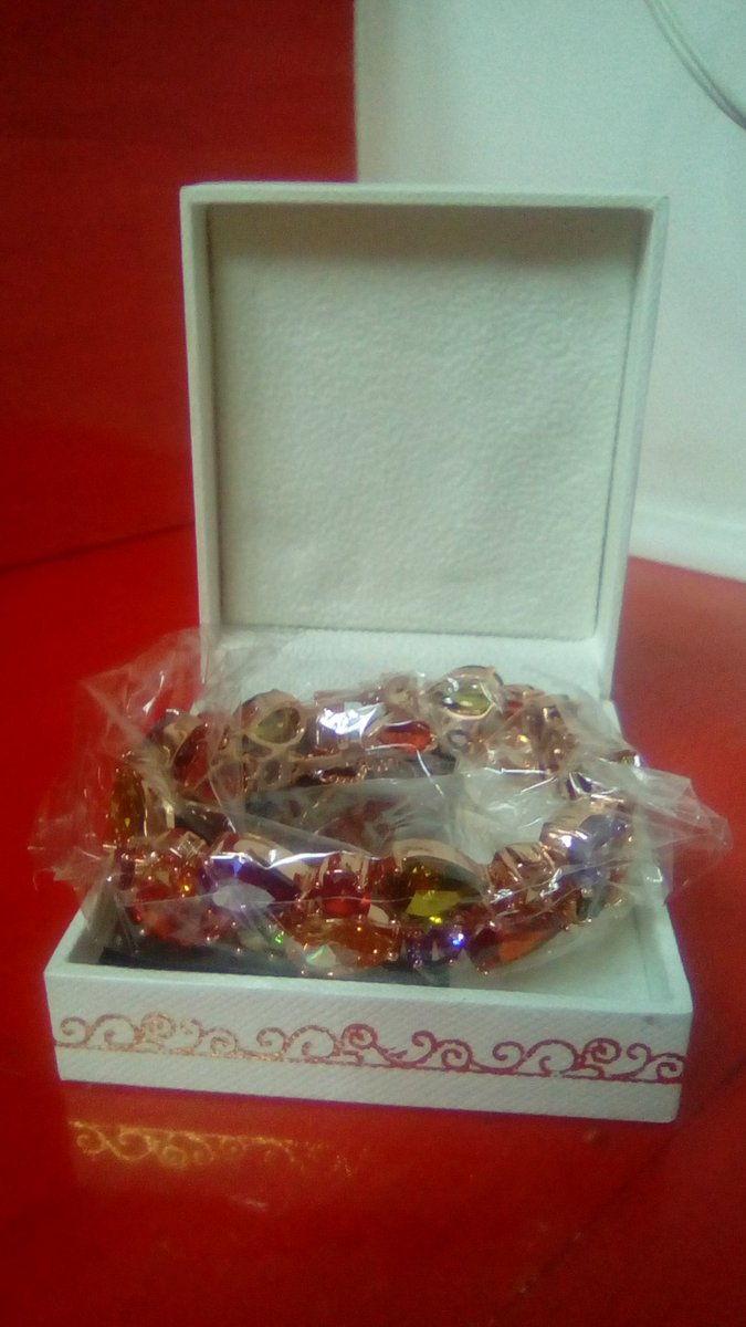 graziamariggio's tweet photo. #QianseJewellery #Pauline #Morgen #bracciale #donna #love #bellissimo #bijoux #cristalli #multicolori #ricorrenze #fabioladimitriblogspot https://t.co/wvxlYEOO8K