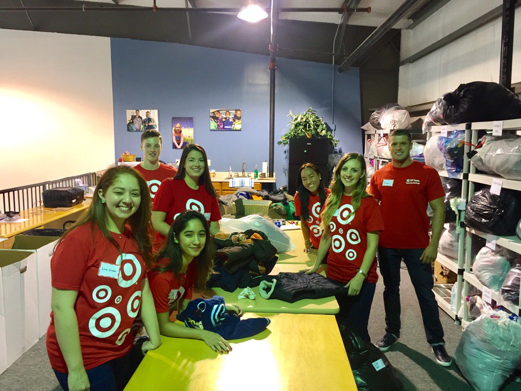 It's Volunteer Day for New England G497 Interns. #D452 Interns giving back @#CommunityGivingTree #D452Interns