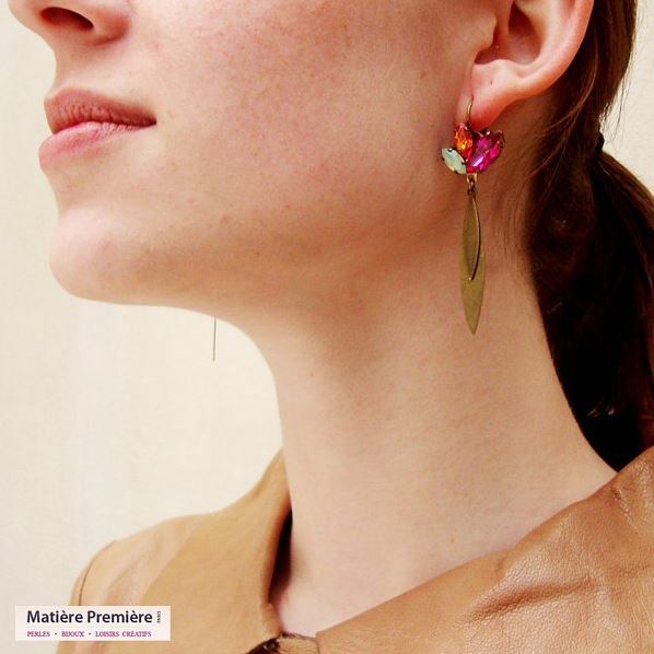 MatPremParis's tweet image. Idée de B.O du jour composées de navettes Swarovski + daggers en laiton Made in Paris