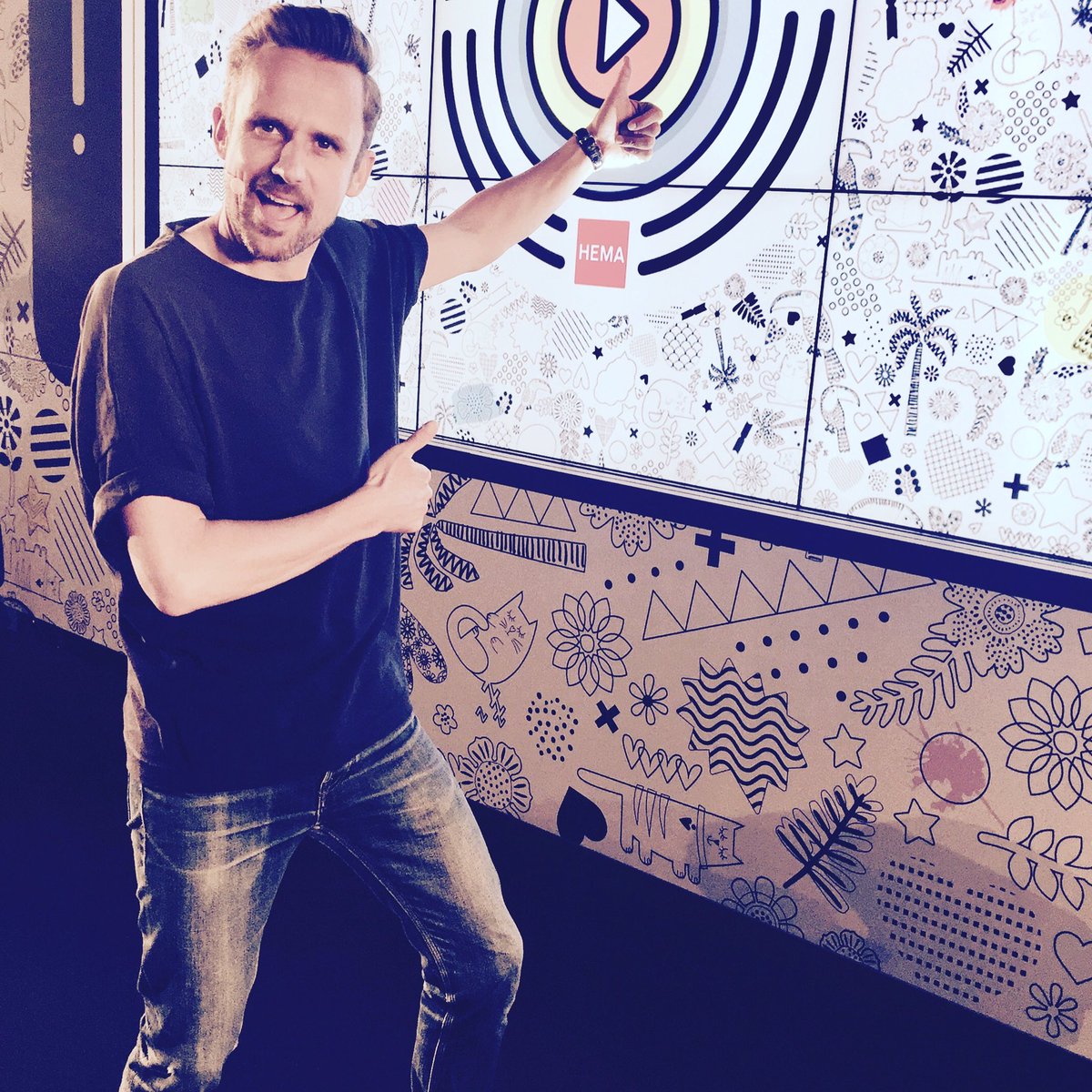 <a href="/patrickmartens1/">patrickmartens1</a> presenteert vandaag het 'Vlog-Academy' event voor <a href="/HEMA/">HEMA</a> in Amsterdam. #hema #vloggen #patrick #houseoftalent