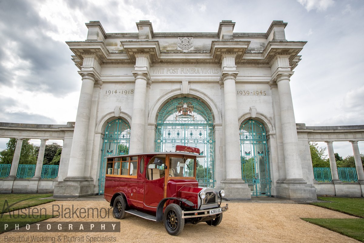 RT x.com/austenblakemor… #weddingcar #carhire #weddingideas <a href="/scrumptiouscars/">Scrumptious Cars</a> #weddingphotographer