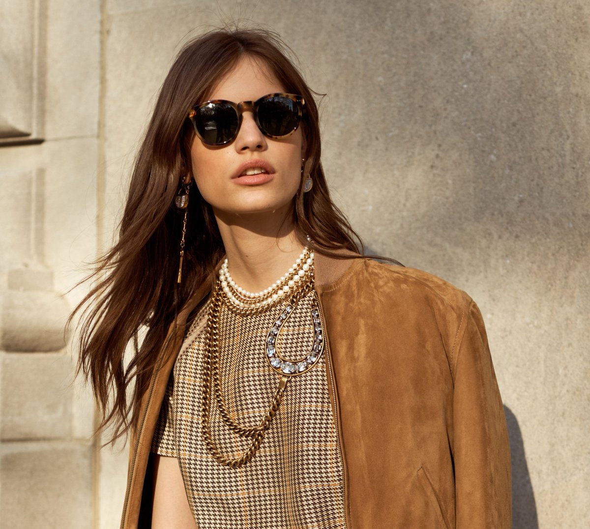 Ralph Lauren on Twitter: "The RL Bedford Sunglasses, worn with statement  jewelry from the Pre-Fall 2017 Collection. #RLIconicStyle  https://t.co/h1nKgEWJu8" / Twitter