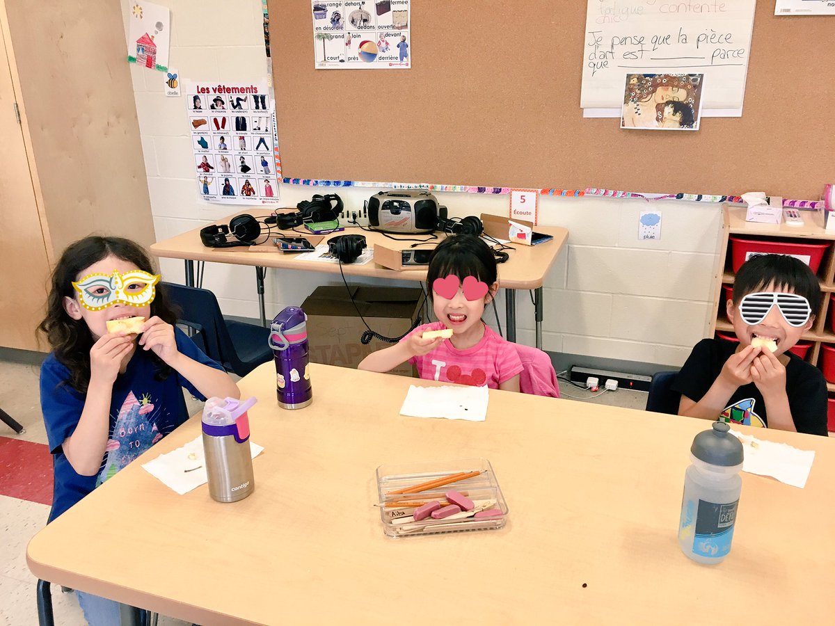 We're exploring fractions through food. On a mangé des quarts de pommes 🍏🍎