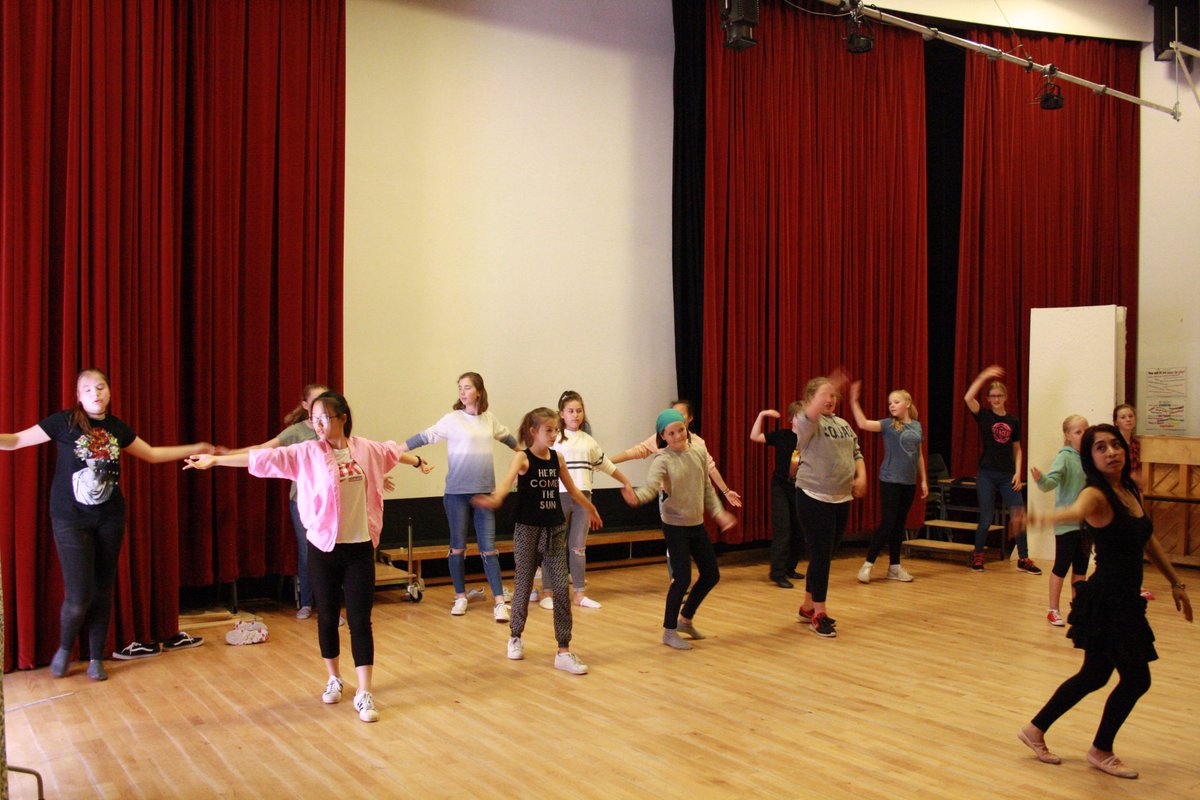 MSJ_ExpressArts's tweet photo. Had a Brilliant day working with @HinaDancers here @MalvernStJames #expressiveartsweek #artsaward
.
.
.
@MSJ_Music https://t.co/v9oHjw8vZS