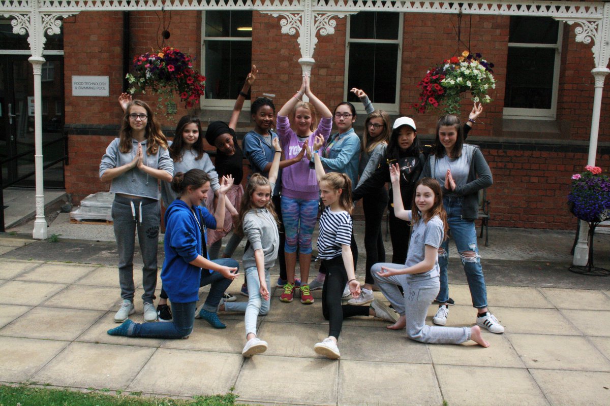 MSJ_ExpressArts's tweet photo. Had a Brilliant day working with @HinaDancers here @MalvernStJames #expressiveartsweek #artsaward
.
.
.
@MSJ_Music https://t.co/v9oHjw8vZS