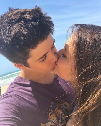 Promete que vai ser só minha 🎵 <a href="/Isah_Agnes/">Isabela Junqueira</a>