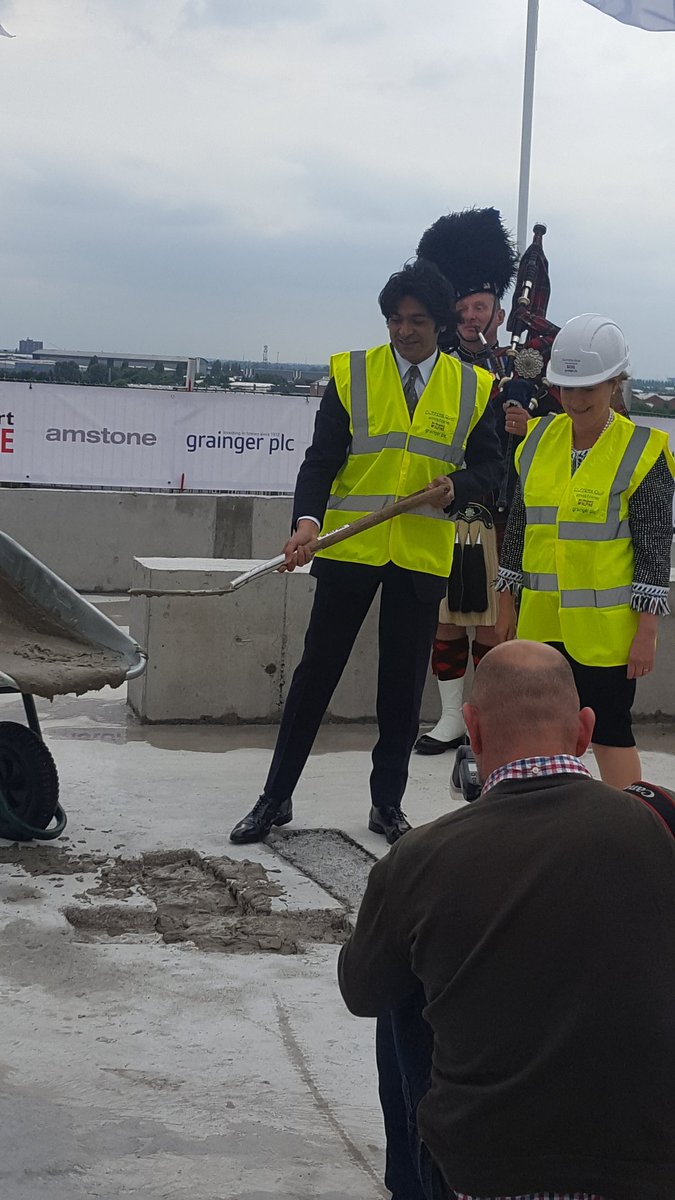 JustPRM's tweet photo. The final concrete pour #Amstone #ClippersQuay #ToppingOut https://t.co/yBQoPlIQeB