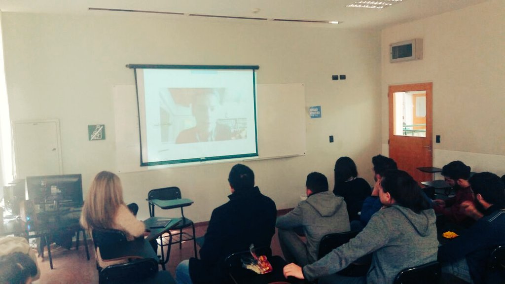 ClaudiaClaug2's tweet photo. Skype con Prof. DR.Tripolona de la UnNacdeCuyo en clase de #TeoPolII de la #LicRelacInternac @LaSiglo21 @pablorivarola https://t.co/7eeDGnecFn
