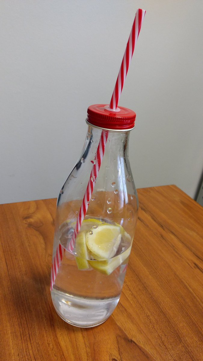 Soleil_cz's tweet photo. Jako že sodastream? Tsss já si zařídila nenošení PETek s vodou do práce po svém 😁 #pitny režim se dodržovat musí 😎 https://t.co/VHQABhjSDQ
