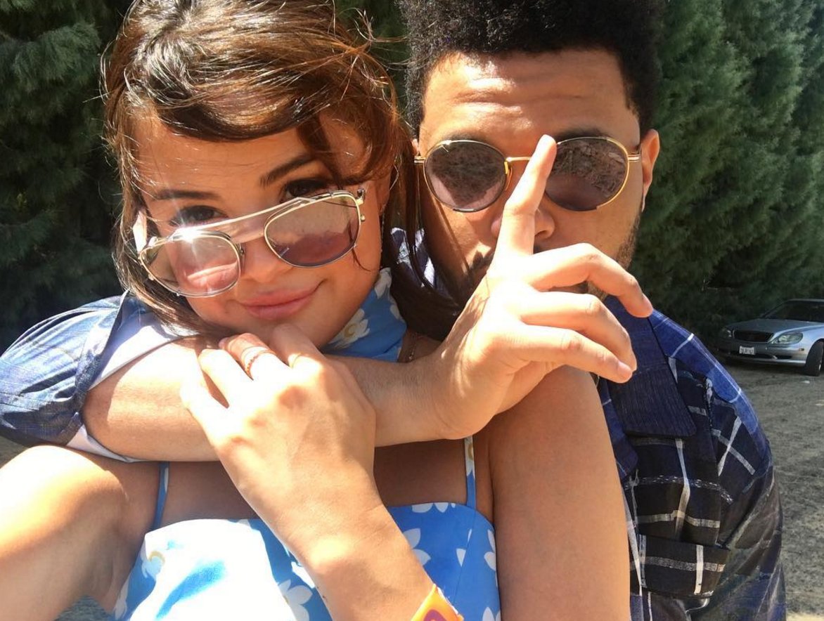 MTV's tweet photo. Happy #NationalSunglassesDay 😎 https://t.co/KcQEfEfOVw
