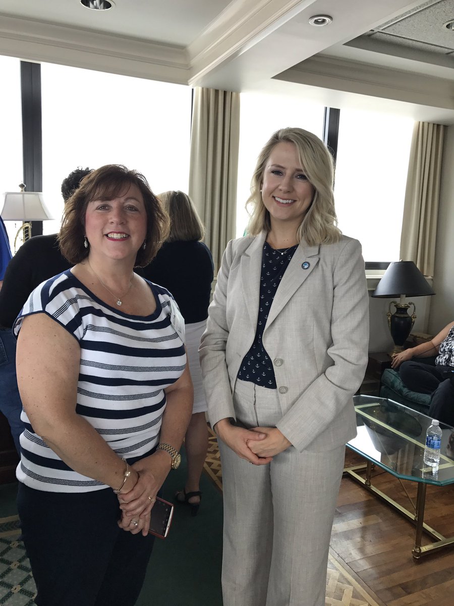 LesaAnn65's tweet photo. Sarah McCoy my vote for Maritime employ of the week #smartinstituteva17 https://t.co/hZvYvbrbYh