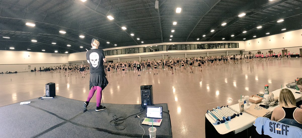 These dancers are still tearing up the dance floor on day 3! #pheasyruntonoffun 🔥💙🙌🏽