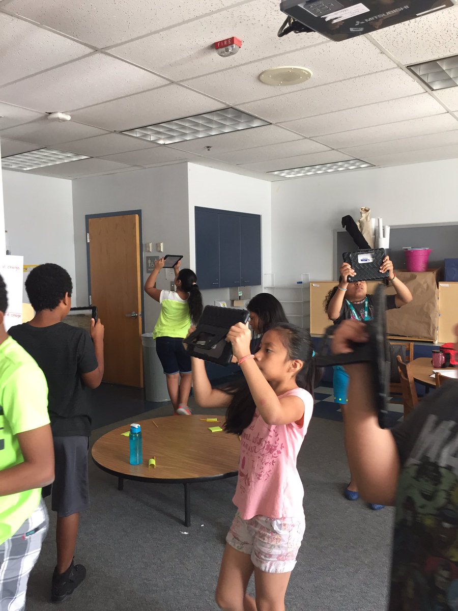 What does a scientist do? <a href="/nearpod/">Nearpod</a> virtual reality helps us see for ourselves! <a href="/APSTitleI/">APS Title I</a> #APSInnovacademy