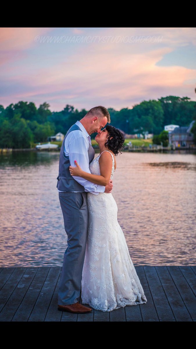 1304photos's tweet photo. I shot a super cool wedding this past Friday #wedding #bride #skylines #mdbrides #sunsets #kiss https://t.co/LqRg3t5jxk