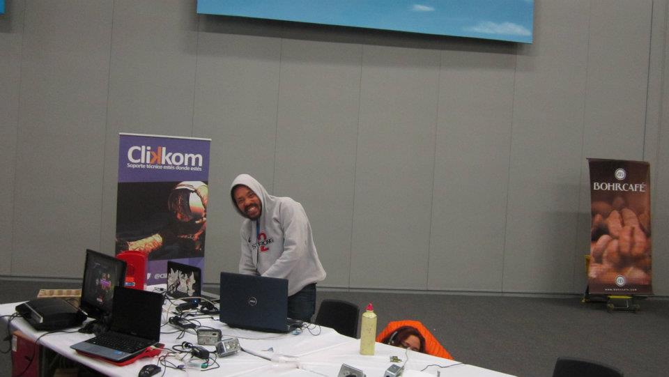 2000dePan's tweet photo. Hace 5 en el #CPCO5.
*Noten mi cara de "dormir es para la gente que no está acá"*. https://t.co/4WZ88dbI95