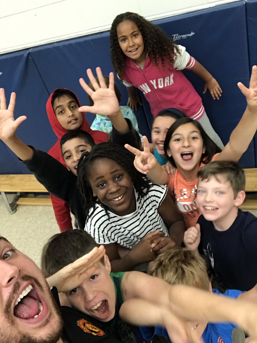 CoreyCSV's tweet photo. Les Grandes Olympiades de retour à l'école #AntonineMaillet #bonnesvacanceslesamis 🏋🏻🥇😁@CSViamonde https://t.co/JUiYfzmnN1