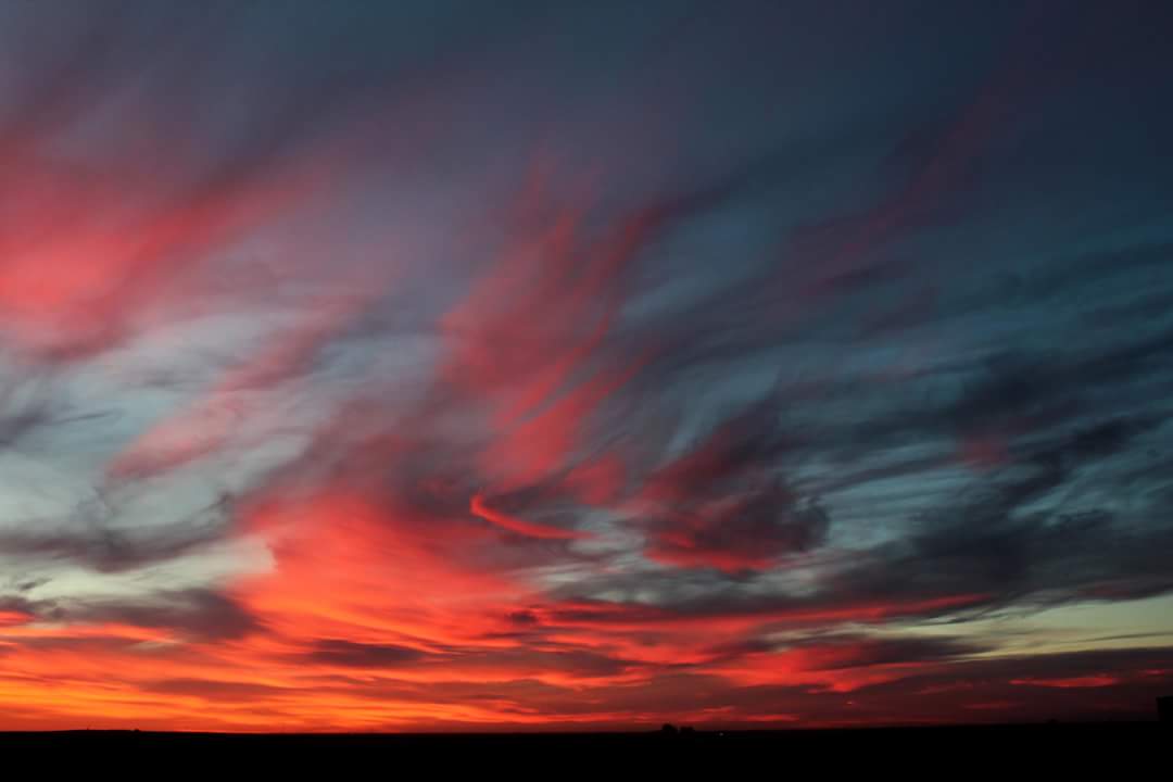 attila_thefun's tweet photo. Cute sunset yesterday..nothing spectacular but nice to watch. #somewhereinalberta https://t.co/R55tBRTqYb