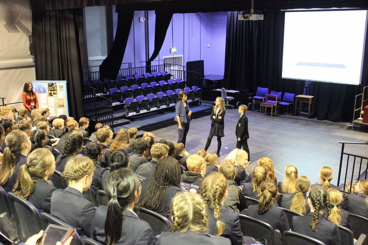WGHSYorkshire's tweet image. Y8 boys and girls had a great workshop with Kate from #DigitalAwarenessUK @DigitalSisters today, including how to battle #onlineaddiction 📵
