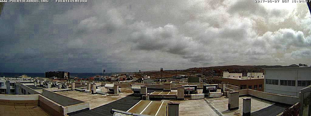 AGMCan's tweet photo. Nuevo repunte polvo sahariano #martes27 #Canarias #satelite #Fuerteventura Según @BSC_CNS mañana por la tarde se limpiará casi completamente https://t.co/tbGKujBXnO