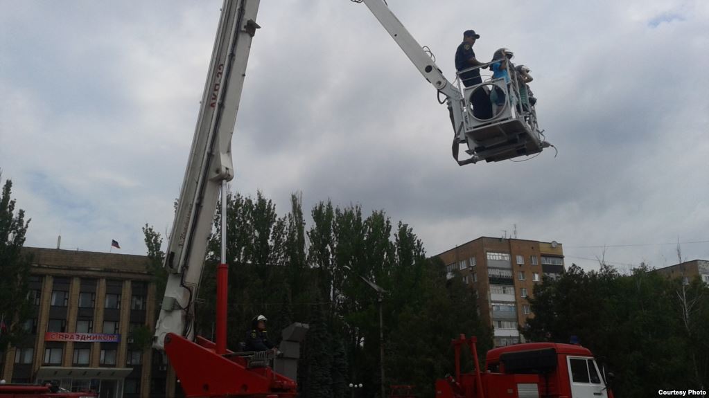 radiosvoboda's tweet photo. #DonbasLysty
Дитячі свята в окупації
https://t.co/cDBfarQgFt https://t.co/3gnfpoiC6q