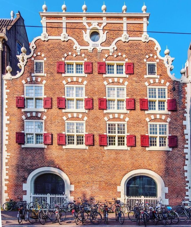University Library Building with an military past - #Bushuis #Armoury #Amsterdam #Singel  

buff.ly/2t5pLGh