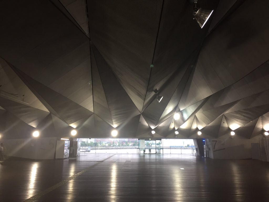 complexurbanism's tweet photo. Positive Space #CPUJapan #Ibstock #complexurban #Yokohama International Passenger Terminal https://t.co/YpVT0sPNpj