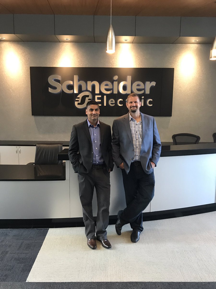 flexential's tweet photo. Thanks @SchneiderElec for hosting a great @afcom event this morning! #ITtransformation @Bhu_VW @spatt03 https://t.co/ouEfJvsNPW