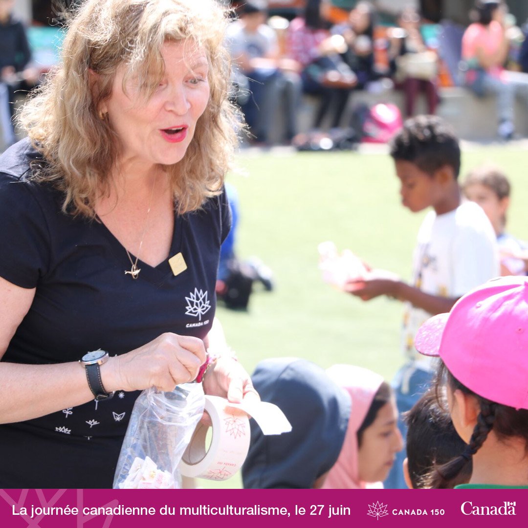 canada150e's tweet photo. On s’amuse au #JourMulti avec l’ambassadrice #Canada150 @Kate_Butler416 ! Hâte de voir @KardinalO et @itsruthb @HarbourfrontTO! #Toronto https://t.co/Qkv6xgcGeP