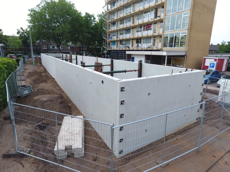 MBSgroep's tweet photo. Afzinkkelder #waterberging #Hilversum Willem Bontekoestraat voor @ProvincieNH https://t.co/IOgDVmvJam