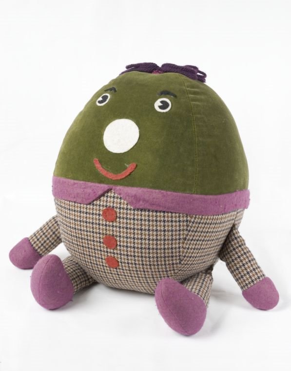 skillsmcgill's tweet image. Oh my god, she's had a jacket made from Humpty Dumpty's pelt! It's like 101 Dalmatians is happening all over again.